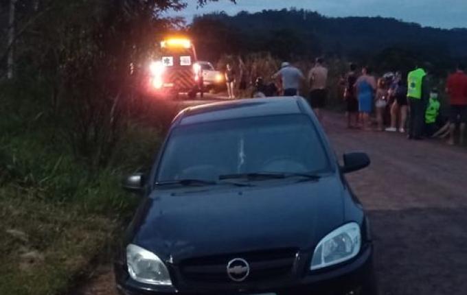 Colisão entre carro e moto deixa dois feridos no interior de Mondaí