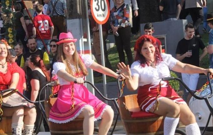 12ª Deutsche Woche: Bierwagen leva chopp e alegria pelas ruas de SJO