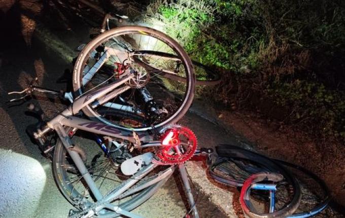 Motorista atropela ciclistas e foge no interior de Itapiranga