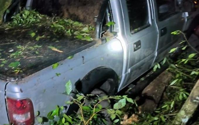 Saída de pista deixa duas pessoas feridas em Novo Horizonte