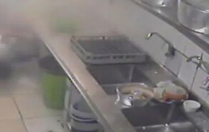 VÍDEO: Cozinheira morre após explosão de panela de pressão