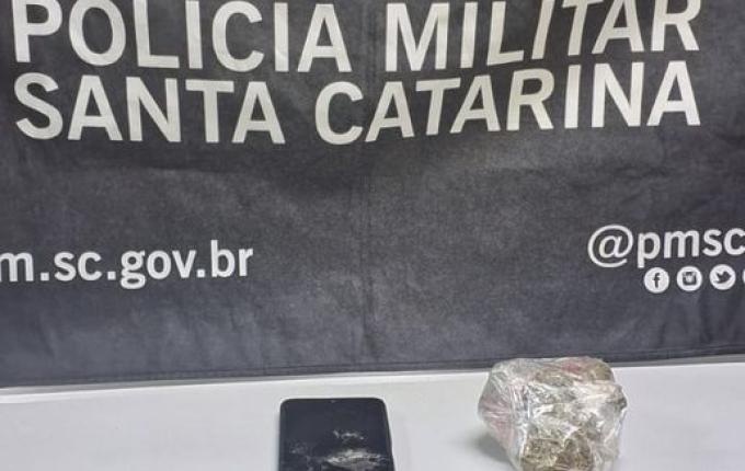Homem é preso com drogas após tentar fugir da polícia em Dionísio Cerqueira