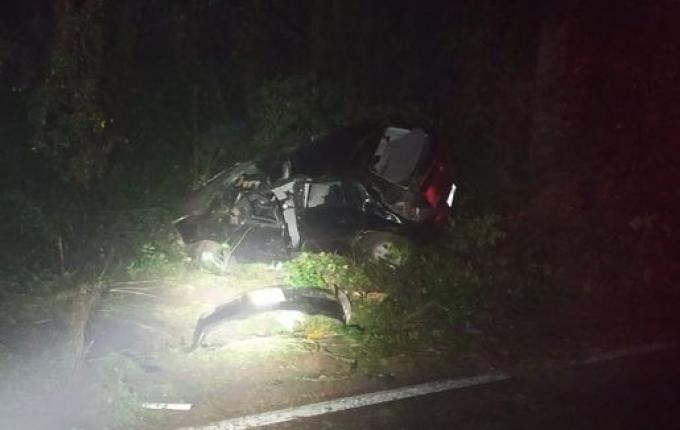 Motorista fica ferido em saída de pista seguida de capotamento em Descanso