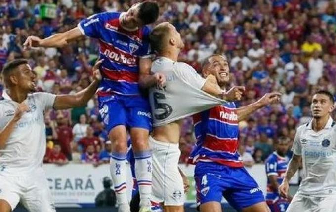 Grêmio perde para o Fortaleza e chega à quinta derrota consecutiva no Brasileirão