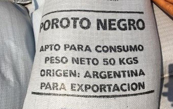 Polícia Federal apreende caminhão carregado com 16 toneladas de feijão da Argentina