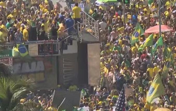 Apoiadores de Bolsonaro realizam manifestações em diversas cidades do país