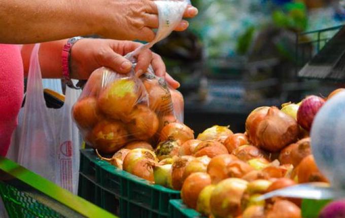 Puxada por alimentos, 'prévia da inflação' é a maior para março em 7 anos