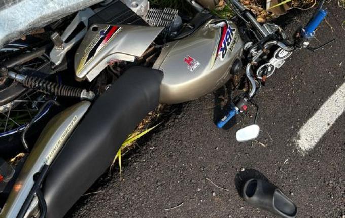 Dois jovens ficam feridos em acidente de moto no interior de São Miguel do Oeste