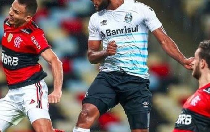 Grêmio surpreende Flamengo e conquista vitória essencial no Brasileirão