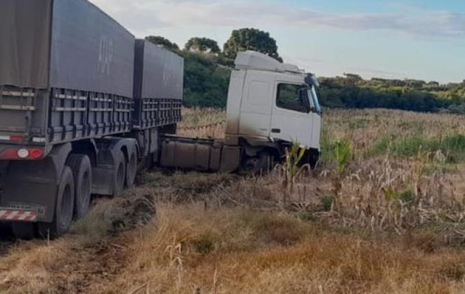 Motorista de caminhão sofre acidente na SC-161 em Palma Sola