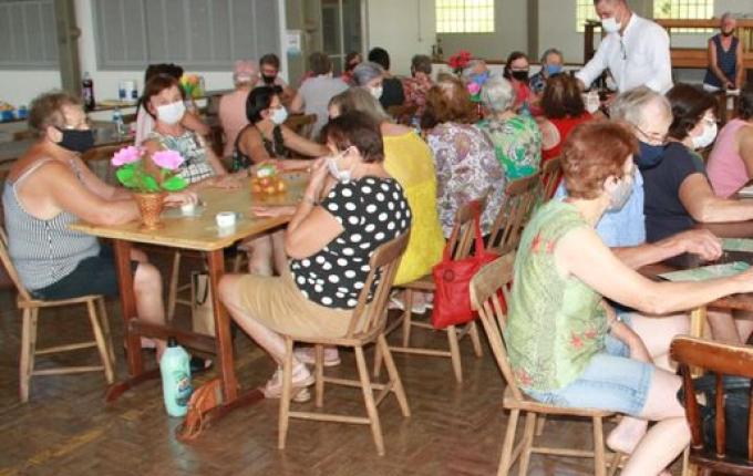 Dois mil idosos participam das atividades em grupos em Itapiranga