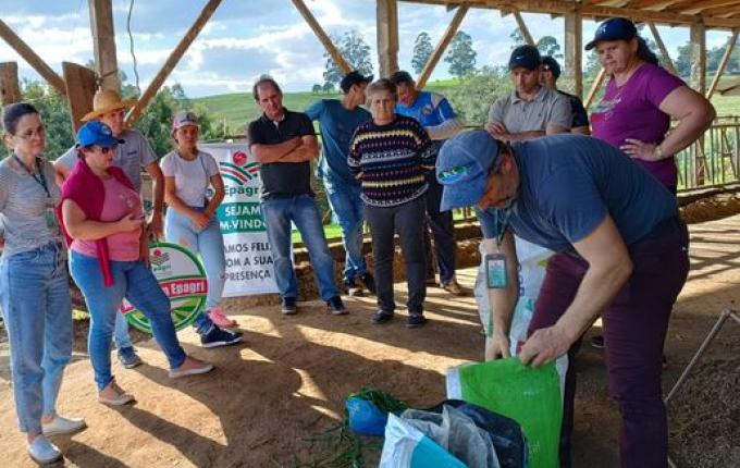 Capacitação sobre nutrição rentável de vacas leiteiras reúne produtores em Bandeirante