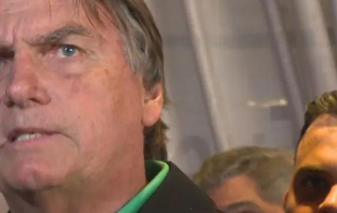 Bolsonaro diz que 'não está morto' e que pensa em recorrer ao STF