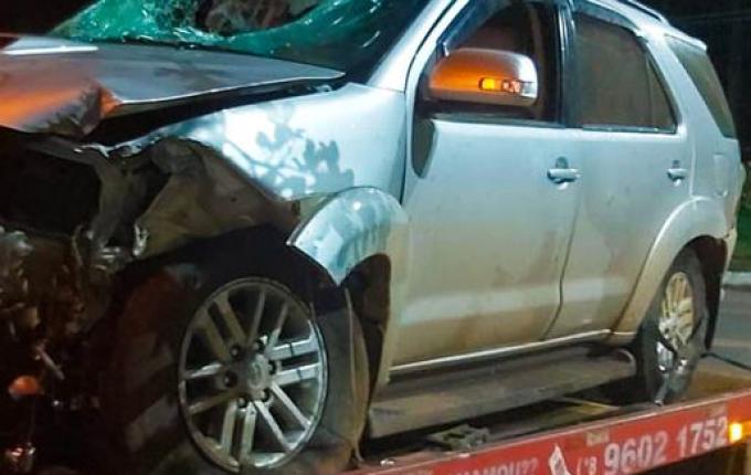 Casal fica ferido em tombamento de camionete na BR-282