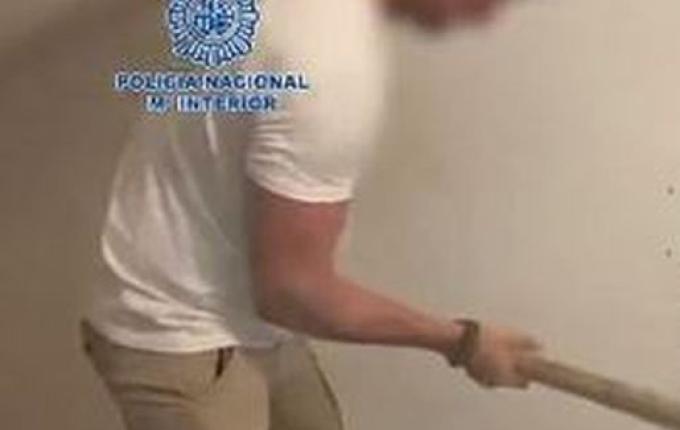 Polícia da Espanha encontra corpo de mulher desaparecida há 9 anos dentro de parede