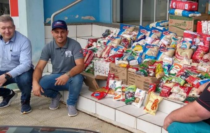 Grupo Amigos da Ferrugem realiza entrega de alimentos arrecadados em evento