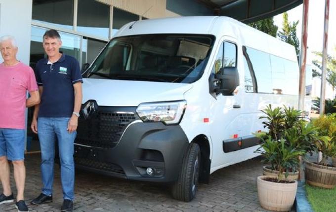 Iporã do Oeste adquire veículos para o setor da Saúde e de Obras