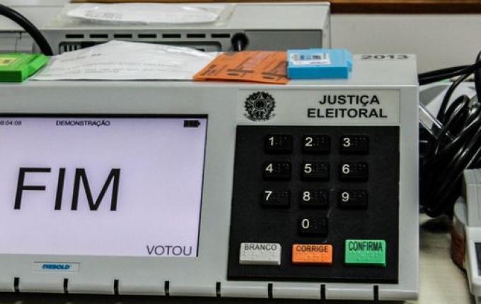 Erro faz com que eleitora vote duas vezes para governador em SMOeste