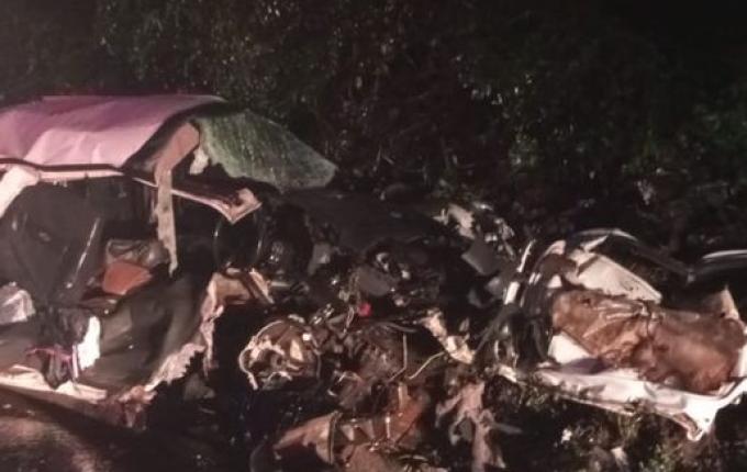 Duas pessoas morrem e cinco ficam feridas em grave acidente na BR-282