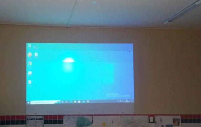 Professores passam por capacitação sobre o uso das lousas digitais