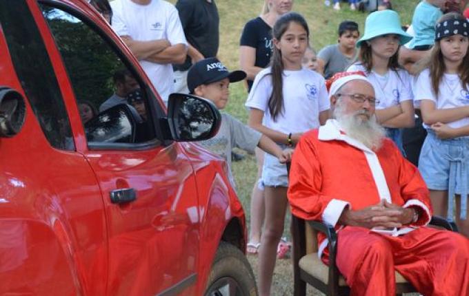 Lions Clube faz entrega de presentes para crianças de Campo Erê