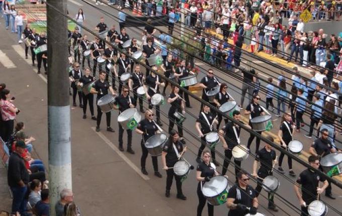 Grande público prestigia Desfile de Sete de Setembro em Iporã do Oeste