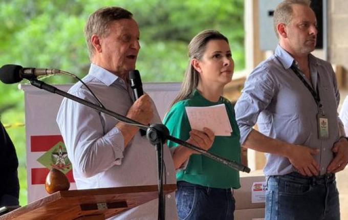 Governo do Estado entrega mais 35 equipamentos agrícolas para região Oeste