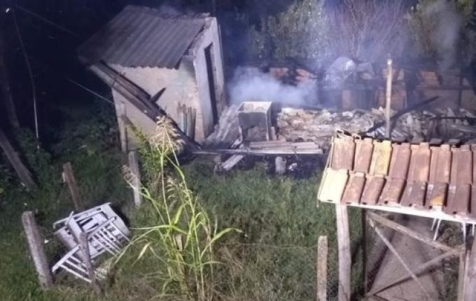 Residência é destruída por incêndio em Princesa