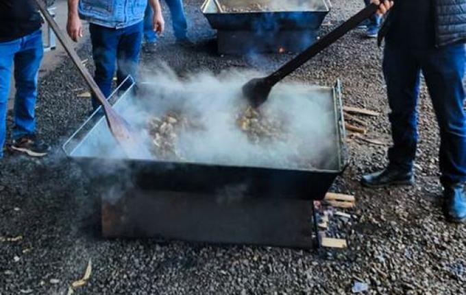 Tradicional Risoto no Tacho do Jeep Clube São Miguel serve 700 jantas