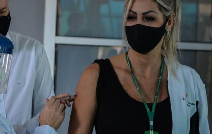 Vacinação contra Covid-19 completa um ano em SMOeste e região