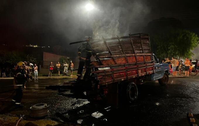Prejuízo em empresa de recicláveis chega a R$ 90 mil após incêndio na madrugada, em SMO