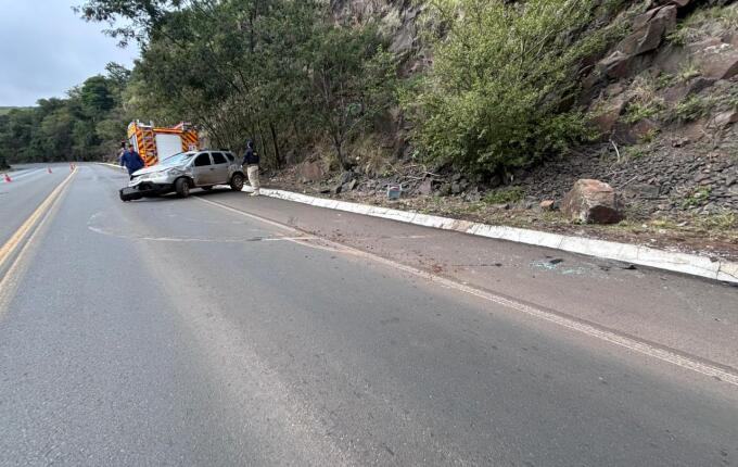 Motorista fica ferido em saída de pista na BR-282