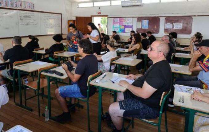 São Miguel do Oeste sedia segundo dia de prova do superconcurso da Educação com 1.812 candidatos