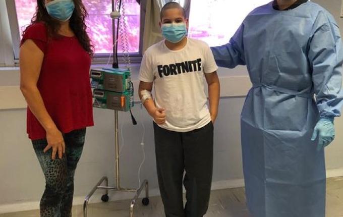 VÍDEO: Após ficar na UTI devido a COVID, adolescente de 10 anos recebe alta