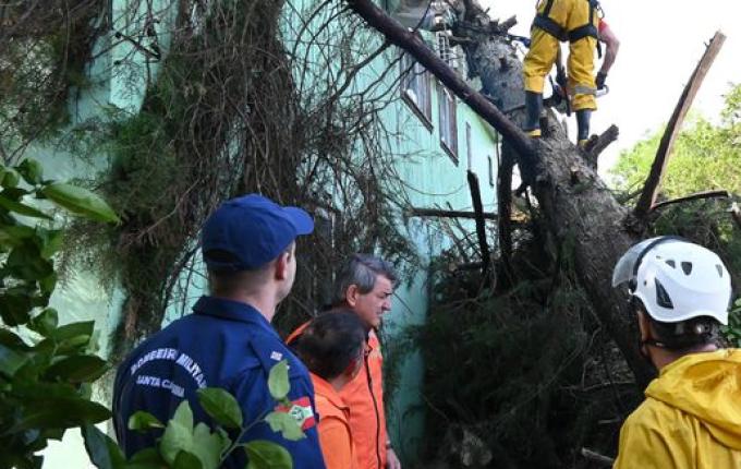 Fortes ventos causam estragos em São Lourenço do Oeste