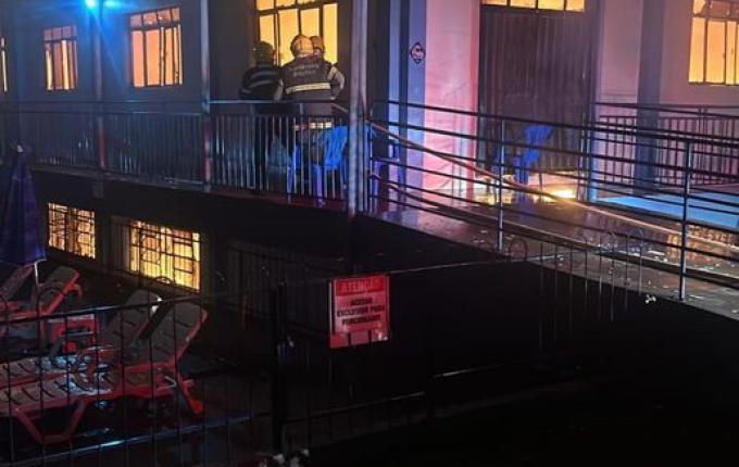 Incêndio destrói prédio do Piscina Clube de Palma Sola