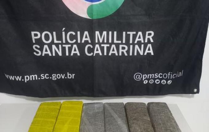 PM apreende 5 kg de maconha em ponto de travessia clandestina em Dionísio Cerqueira