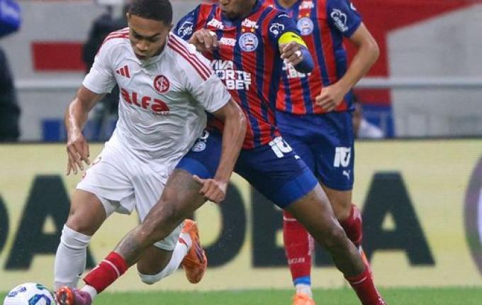 Bahia vence o Internacional em jogo atrasado pelo Brasileirão