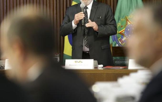 Lula pede a ministros que cumpram promessas já feitas e 'proíbe' novas ideias