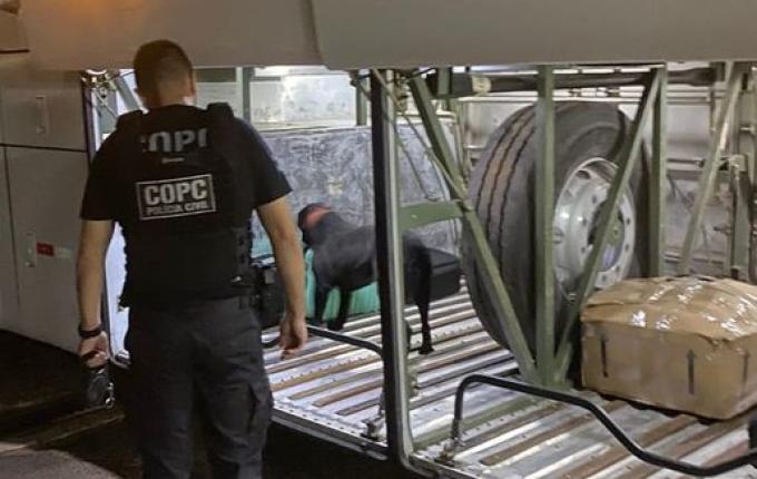 Passageiros são presos com 60 kg de maconha na rodoviária de Maravilha