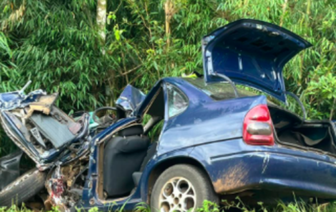 Criança morre em acidente entre carro e caminhão em Passos Maia