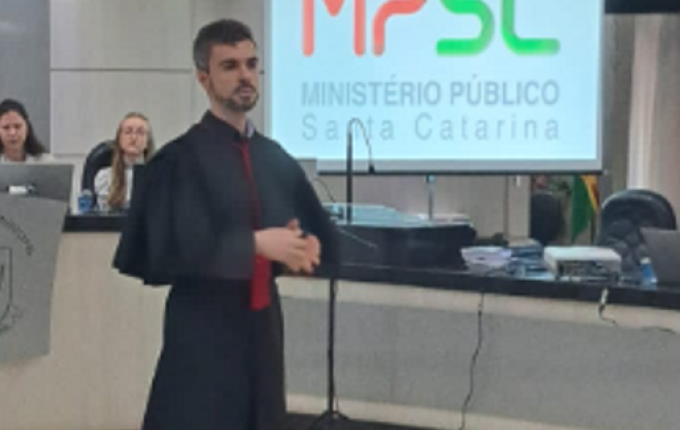 Homem que tentou matar ex-companheira asfixiada no meio da rua é condenado