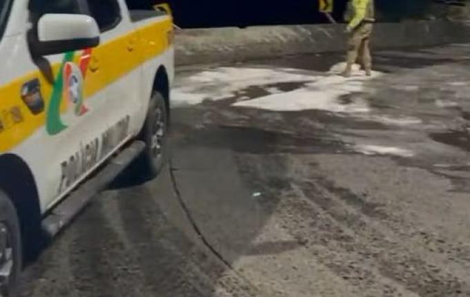 Serra do Rio do Rastro é interditada e sal é jogado na pista após congelamento