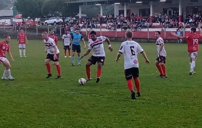 Cometa luta e não consegue a classificação no Estadual