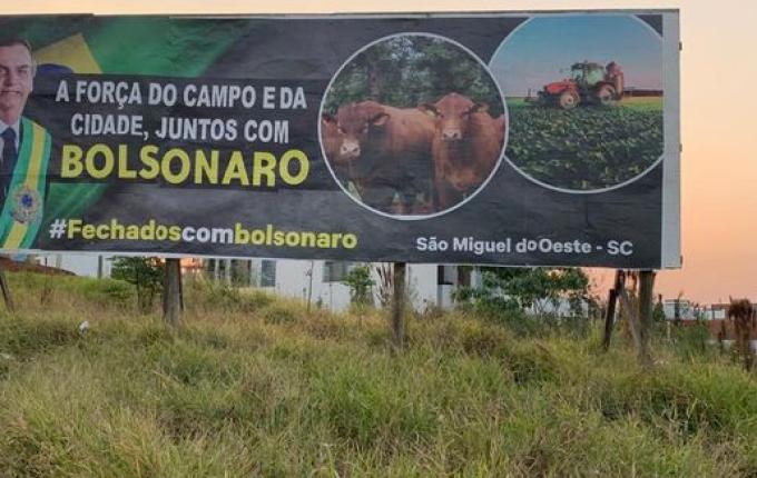 Outdoors em apoio a Bolsonaro são colocados em São Miguel do Oeste