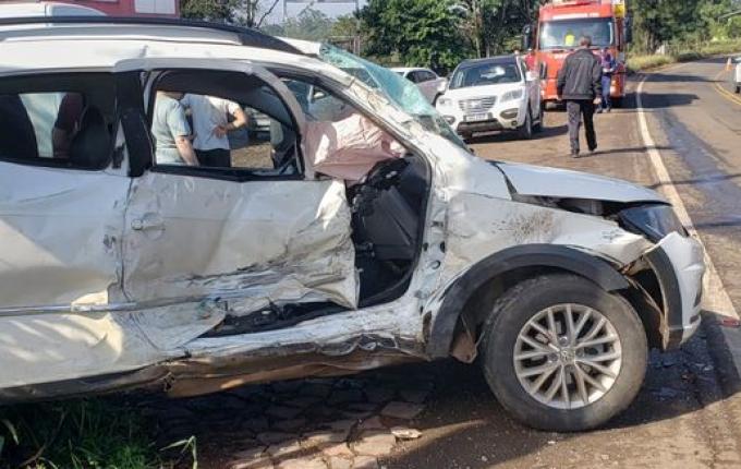 Motorista fica preso às ferragens em acidente na SC 163