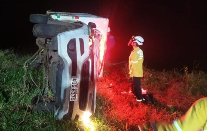 Carro do IGP de São Miguel do Oeste sai da pista na SC-305
