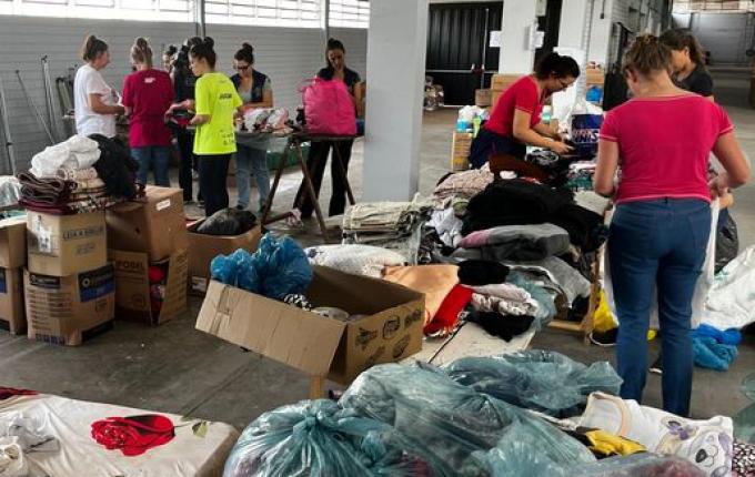 Voluntários pedem atenção da população quanto a separação e classificação das doações