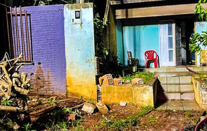 Incêndio em residência mobiliza bombeiros em São Miguel do Oeste