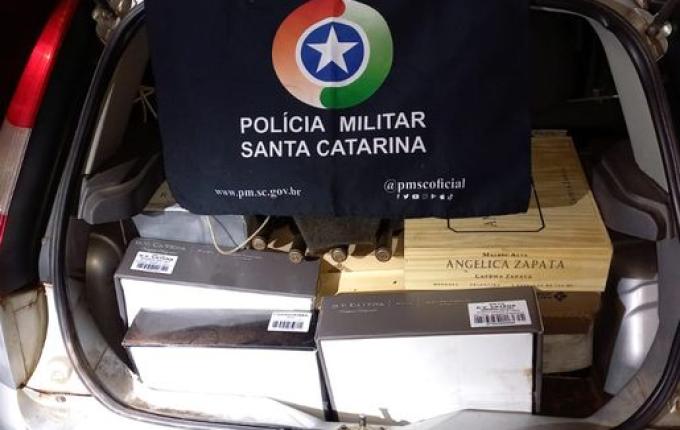 296 garrafas de vinho são apreendidas em Palma Sola e Campo Erê